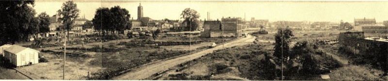 Boulevard 1945 in aanleg  met in het midden Volkskoffiehuis de Volksvriend aan de Diezerstraat 14..jpg