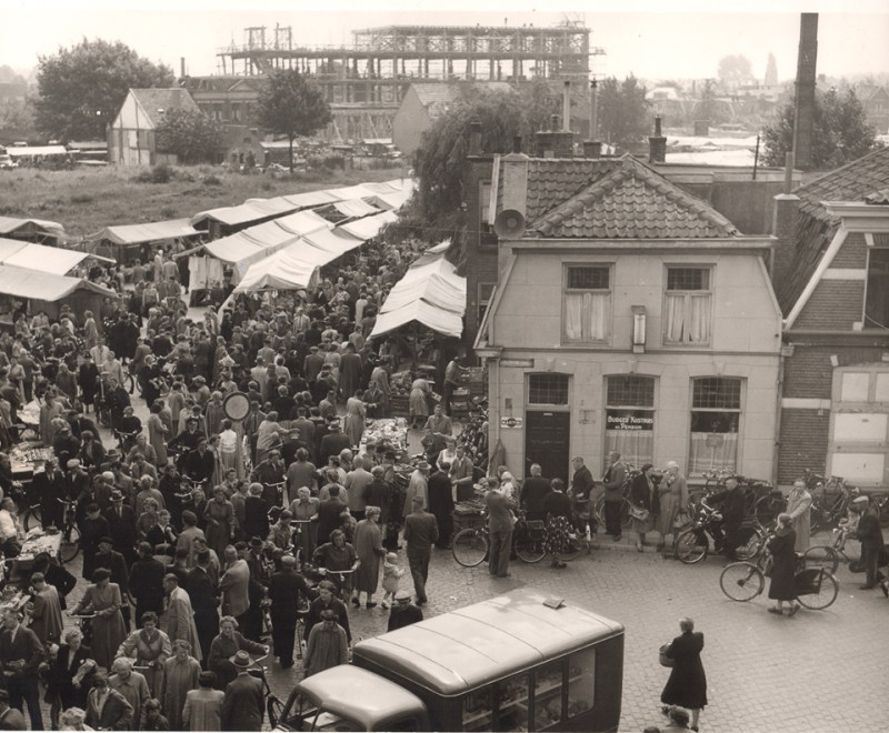 Alsteedsestraat 1 hoek Berkenkamp cafe het Tunneke. achtergrond aanleg Hogere Technische School  Brinkstraat 81.jpg