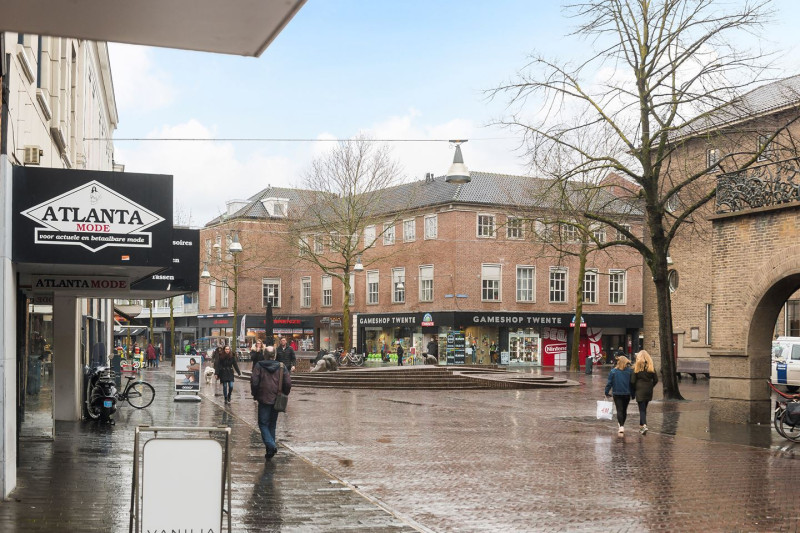 Van Loenshof 2 hoek Langestraat Gameshop Twente, Espressobar Doppio en Die Grenza.jpg