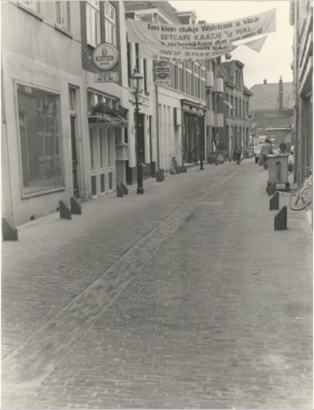 Walstraat 9 met café's Kaatje van de Wal en De Tor 1981.jpg