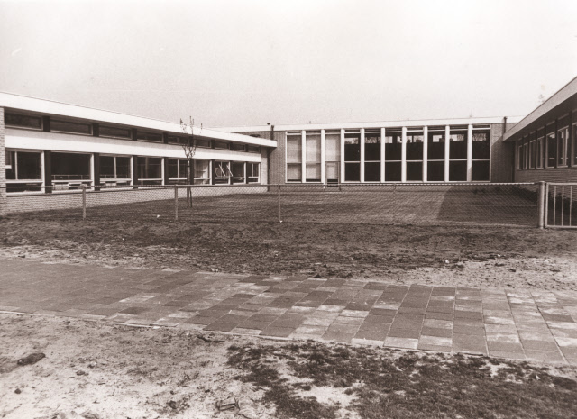 Minister de Savornin Lohmanlaan 58 T.I.V.O.-school. achterzijde april 1971.jpeg