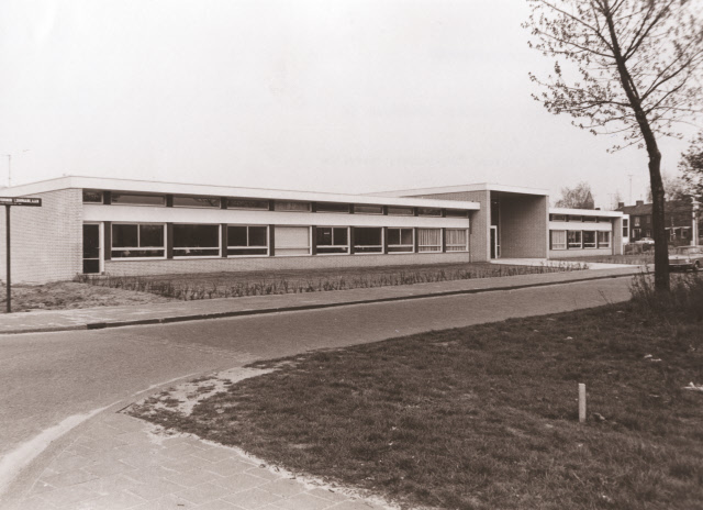 Minister de Savornin Lohmanlaan 58 T.I.V.O.-kweekschool Opleidingsschool voor kleuterleidsters. Voorzijde april 1971.jpeg