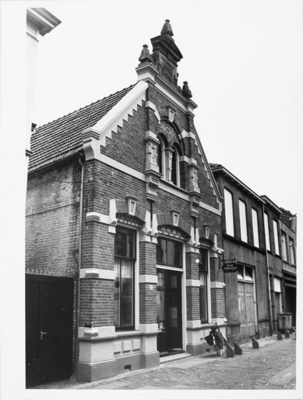 Walstraat 10 koetshuis annex woonhuis uit 1889 van B.W. Blijdenstein..jpg