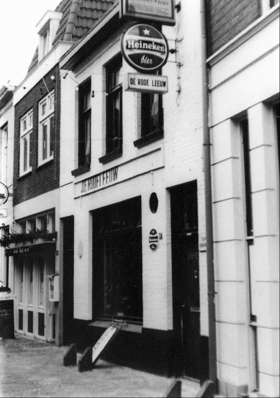 Walstraat 11 Cafè De Rode Leeuw  omstreeks 1982..jpg