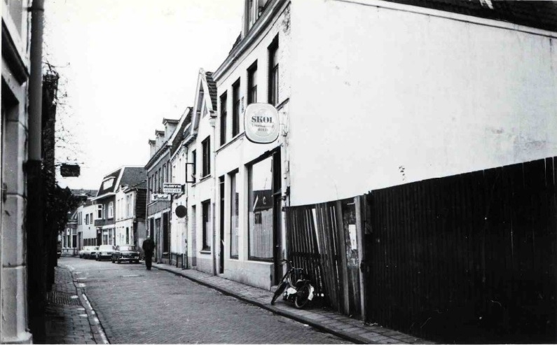 Walstraat 69-73 vanaf Marktstraat met panden westzijde. 1978.jpg