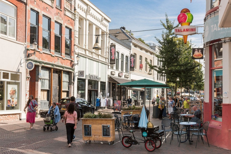 Marktstraat 4 herenkledingzaak Chaos.jpg