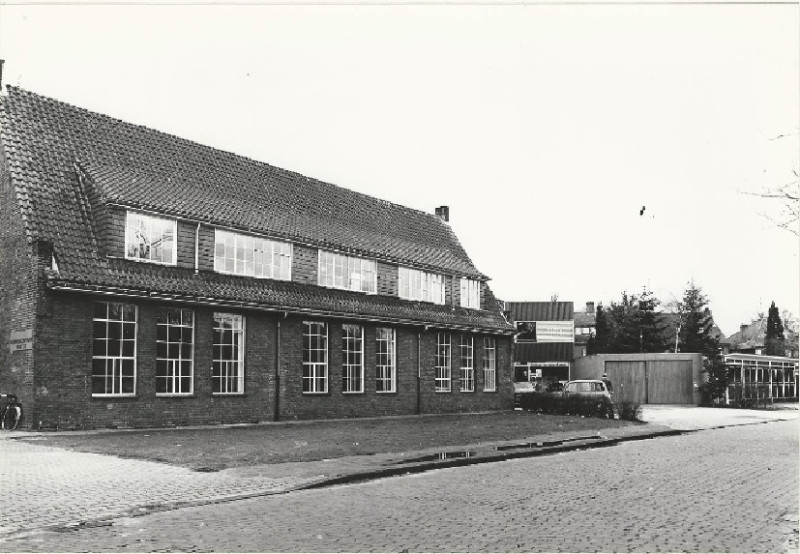Van Alphenstraat 12 Parochiehuis, behorend bij de Jozefkerk. 2-4-1980.jpg