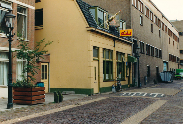 Zuiderhagen 16-18 Eetcafé Sam Sam juni 1987.jpeg