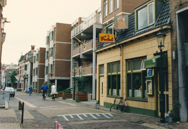 Zuiderhagen 16-18 Eetcafé Sam Sam. juni 1987..jpeg