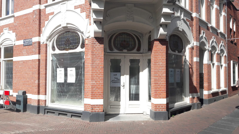 Pijpenstraat 20 hoek Zuiderhagen 36 restaurant Mrs. Brown.jpg