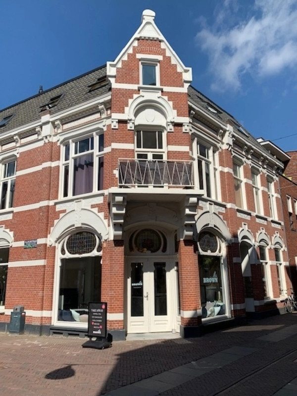 Zuiderhagen 36 hoek Pijpenstraat 20 Mrs. Brown Cafe restaurant.jpg