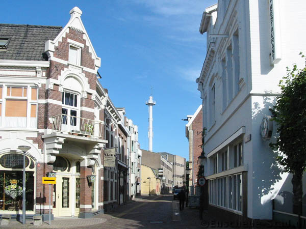 Zuiderhagen 43 rechts cafe de Zon.jpg