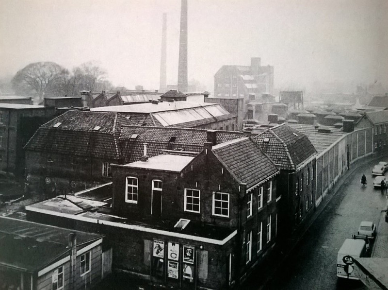 Zuiderhagen 44 hoek van Loenshof het eerste pand links  was de stadsgevangenis en daarachter fabriek Gerh. Jannink.jpg