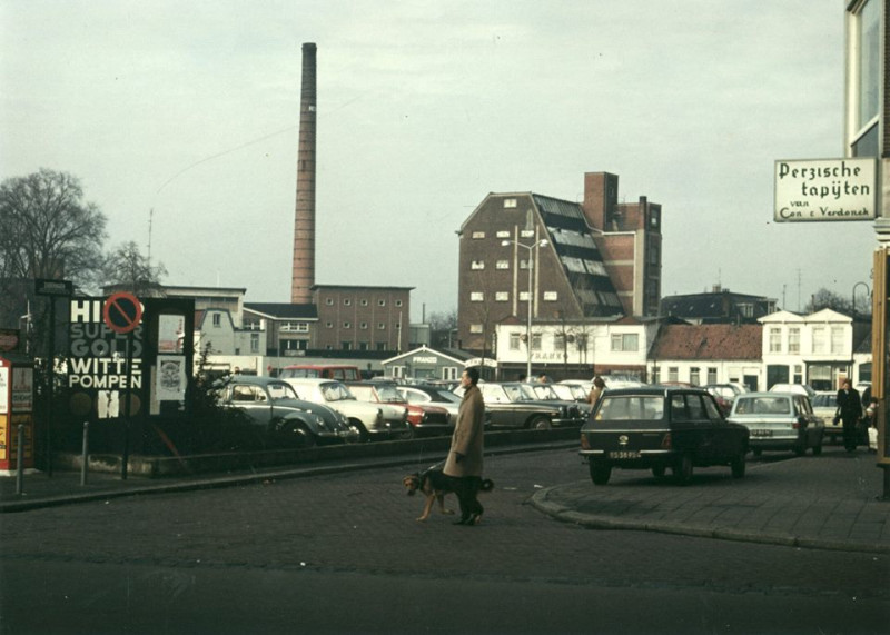 Van Loenshof hoek Zuiderhagen parkeerterrein Jannink Pijpenstraat voor Belthoes.jpg