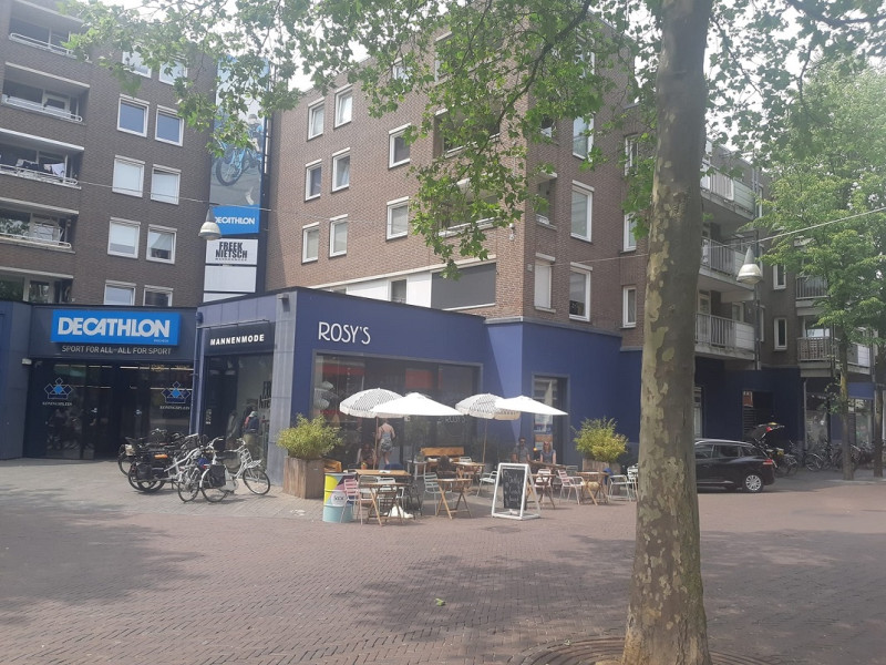 Van Loenshof 86 hoek Zuiderhagen koffie lunchzaak Rosy's.jpg