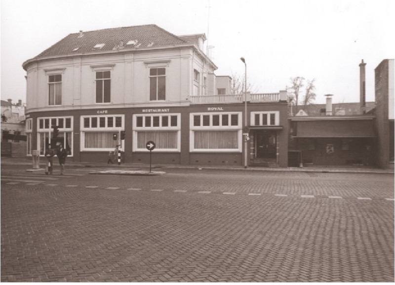 Hengelosestraat 35 Stationsplein 1 Hotel Royal 1971.jpg