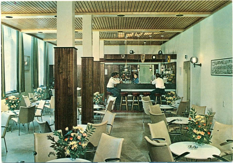 Hengelosestraat 35 stationsplein interieur hermantap vroeger Royal en later cafe Mac Berlijn.jpg