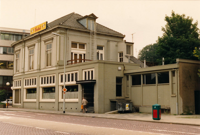 Korte Hengelosestraat 35 hoek Stationsplein 1 Café Restaurant Hotel Royal juli 1987 (2).jpeg
