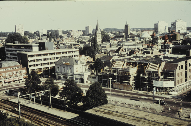 Hengelosestraat 35 hoek Stationsplein Gezicht vanuit flat 2000 o.m. restaurant Royal.jpeg