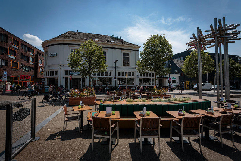 Staionsplein 1 hoek Korte Hengelosestraat restaurant Perron 22.jpg