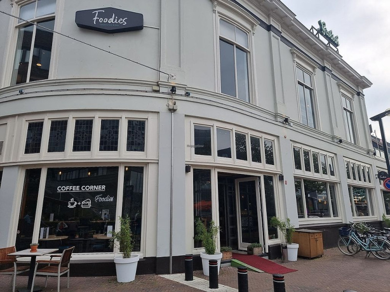 Stationsplein 1 hoek Korte Hemgelosestraat Foodies Restaurant and Bar.jpg