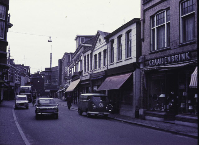 Hengelosestraat 33 rechts lampenzaak Kraaijenbrink 21-4-1969.jpeg