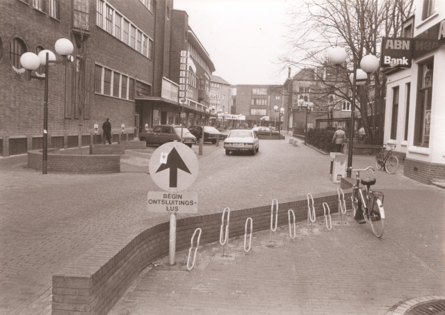 Brammelerstraat. Situatie na gereedkomen Stadserf 1983 links ingang bowlingcentrum oude v en D pand..jpeg