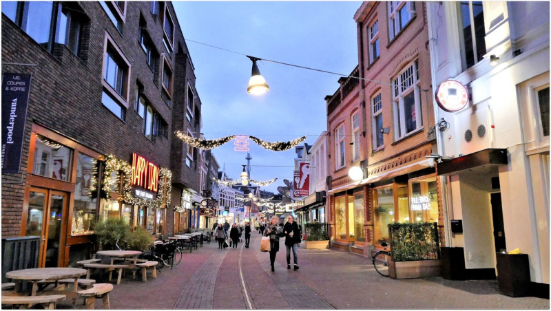 Korte Hengelosestraat 22 links restaurant Happy Ita;y.jpg