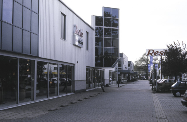 Hengelosestraat 123 Meubelplein Schuttersveld, met winkels Resink en Nijenhuis.jpeg