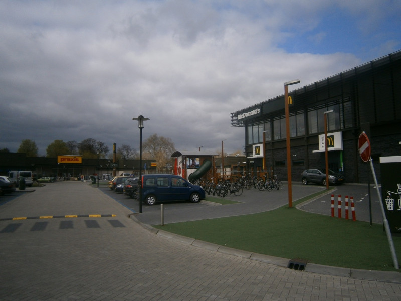 Hengelosestraat 125 woonplein Schuttersveld 1D Mc. Donalds.JPG