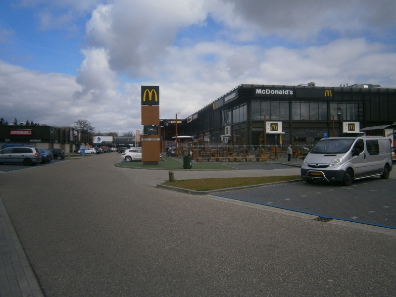 Hengelosestraat 125 Schuttersveld 1D woonplein Mc. Donalds.JPG