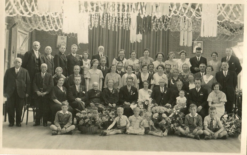 Hengelosestraat 347 Cafe Dikkers inteieur 1925.jpg