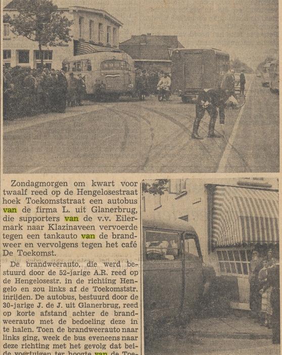 Hengelosestraat 347 hoek Toekomststraat autobus botst tegen cafe De Toekomst krantenfoto Tubantia 17-5-1954.jpg