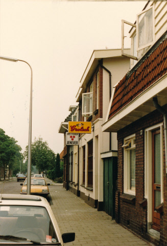 Toekomststraat 48-50 Café De Toekomst. eig. P. G. de Wals juli 1987.jpeg