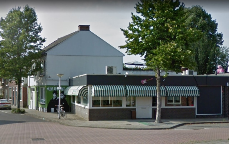 Everhardt van der Marckstraat 2 hoek Alleeweg 38 zaaltje Nixenmeer Bluesclub in voormalig cafe De Doedelzak..jpg