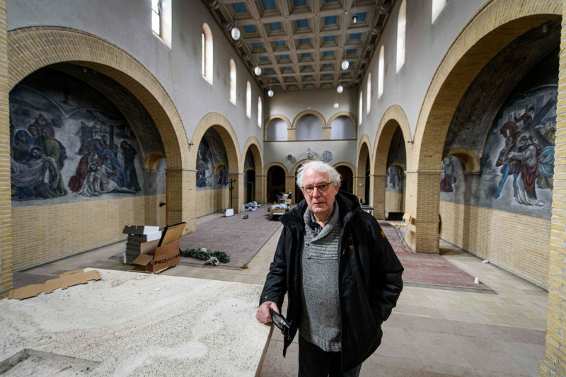 Ariensplein 3 kapel voormalig ziekenhuis Stadsmaten. Jan Astrego, van verschillende cultuurhistorische organisaties, is een van de voorvechters van de monumentenstatus voor de kapel. 10-7-2023.jpg