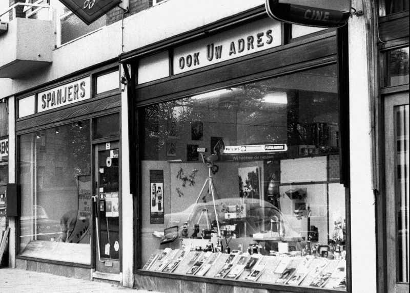 Deurningerstraat 5 Winkel fotospeciaalzaak Spanjers 1975.jpg