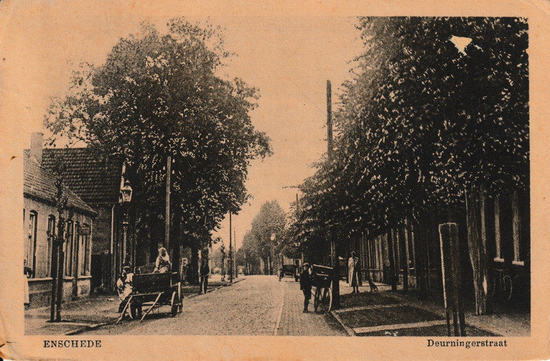 Deurningerstraat 180-182. Op de hoek met de Roomweg was eerst cafe Brinkers en later cafe Brandwijk 1928 .In 1936 is in het cafe een moderne boksring geïnstalleerd en geeft de beroemde bokser B. Quentenmeijer er les..jpeg