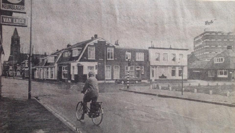Deurningerstraat 180-182 hoek Roomweg ca 1973 op de lege plek stond cafe Brandwijk.jpg