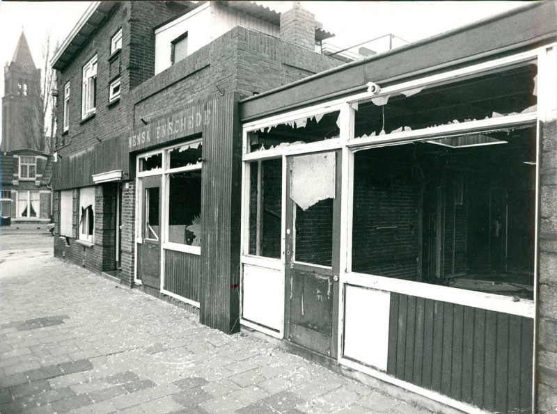 Deurningerstraat 208 hoek Brouwerijstraat cafetaria Mensa 1977 vroeger cafe Roombeek later sportzaak Studio Sport.jpg