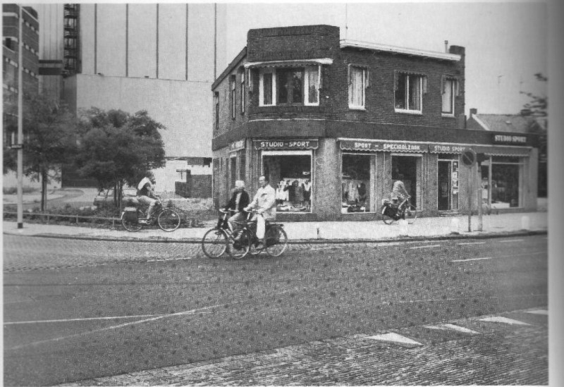 Deurningerstraat 208 hoek Brouwerijstraat Studio Sport Eerder was in dit pand café Roombeek gevestigd en cafetaria Mensa.jpg