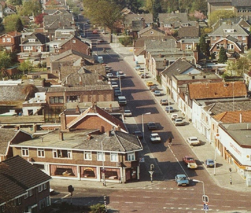 Deurningerstraat 211 hoek Walhofstraat 2 vanaf hoek  Roomweg cafetaria De Vijfsprong.jpg