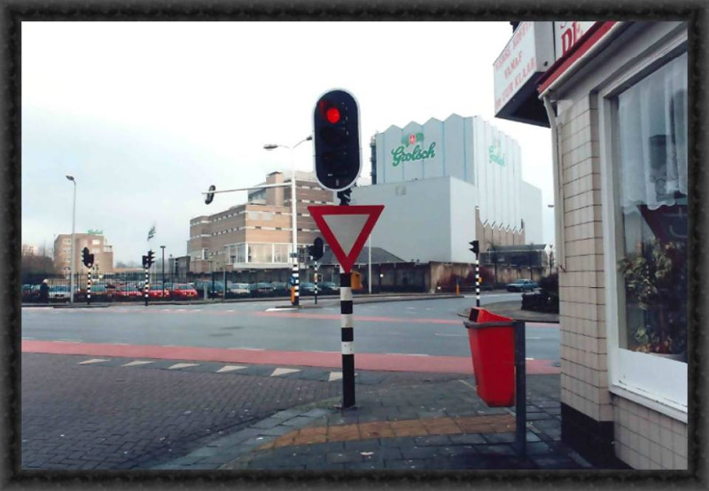 Deurningerstraat 211 hoek Walhofstraat richting Roomweg rechts cafetaria Vijfsprong.jpg