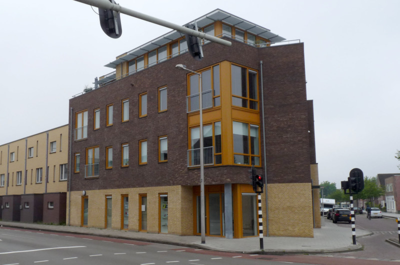 Deurningerstraat 211 hoek Walhofstraat nieuw pand op vroeger locatie cafetaria De Vijfsprong en nog vroeger slagerij van Enck.jpg