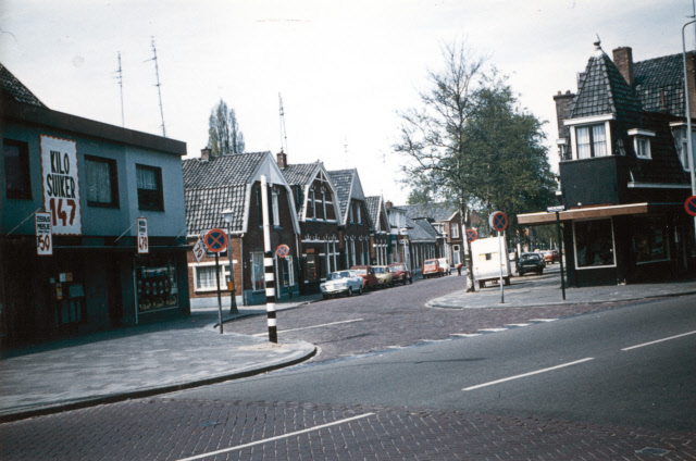 Deurningerstraat 217 hoek Drienerweg rechts 1975.jpeg