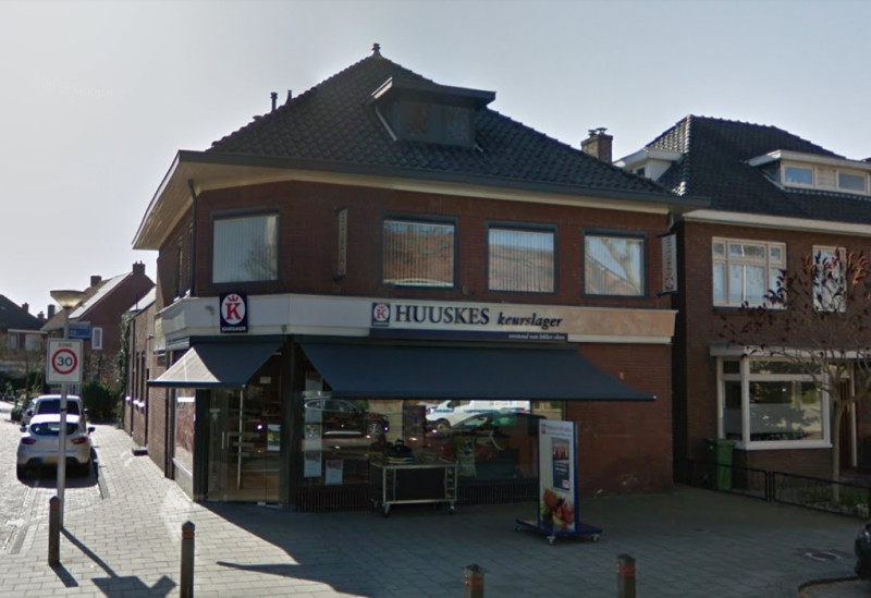 Deurningerstraat 275 hoek  Minister Idenburgstraat slagerij Huuskes.jpg