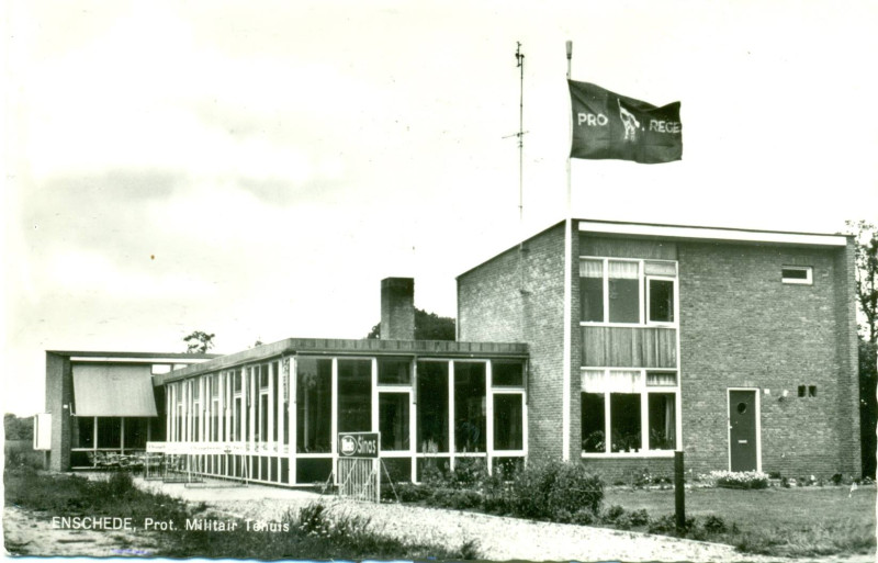 Weerseloseweg 13 hoek Horstlindelaan Protestants Militair Tehuis 1966.jpg