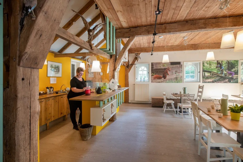 Weerseloseweg 259 interieur bezoekerscentrum voormalige koetshuis Hof Espelo.jpg