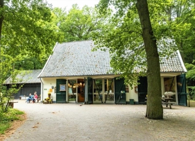 Weerseloseweg 259 bezoekerscentrum in het voormalige koetshuis landgoed Hof Espelo.jpg