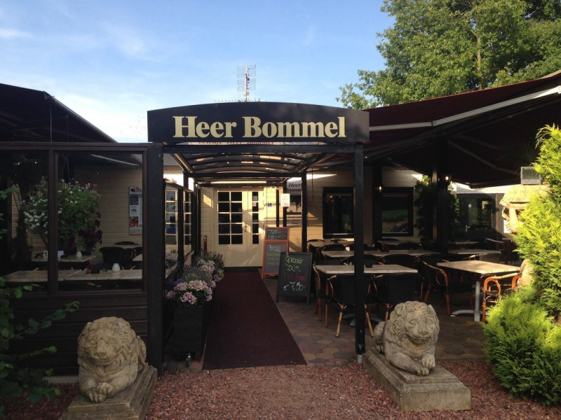 Weerseloseweg 370 eetcafe Heer Bommel terras.jpg